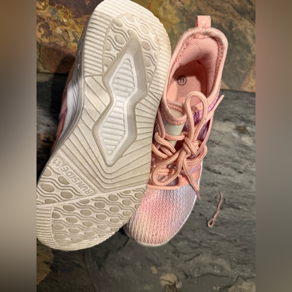Pink sneakers - Picture 3 of 3